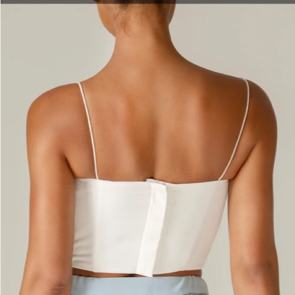 NWT Alieva Carla Crop Structured Crepe Top - Picture 2 of 13